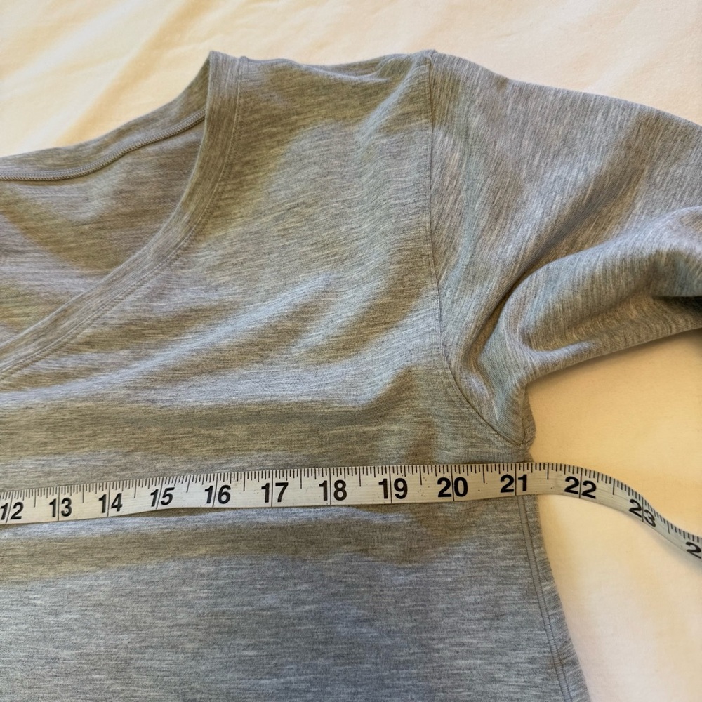 Lululemon Cropped Bell Sleeve Show Your Depth V Neck Pullover Size XS/S GRAY - Picture 7 of 9